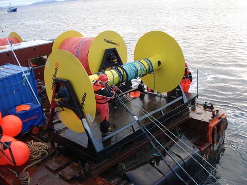 Hidraulic reels for containment booms