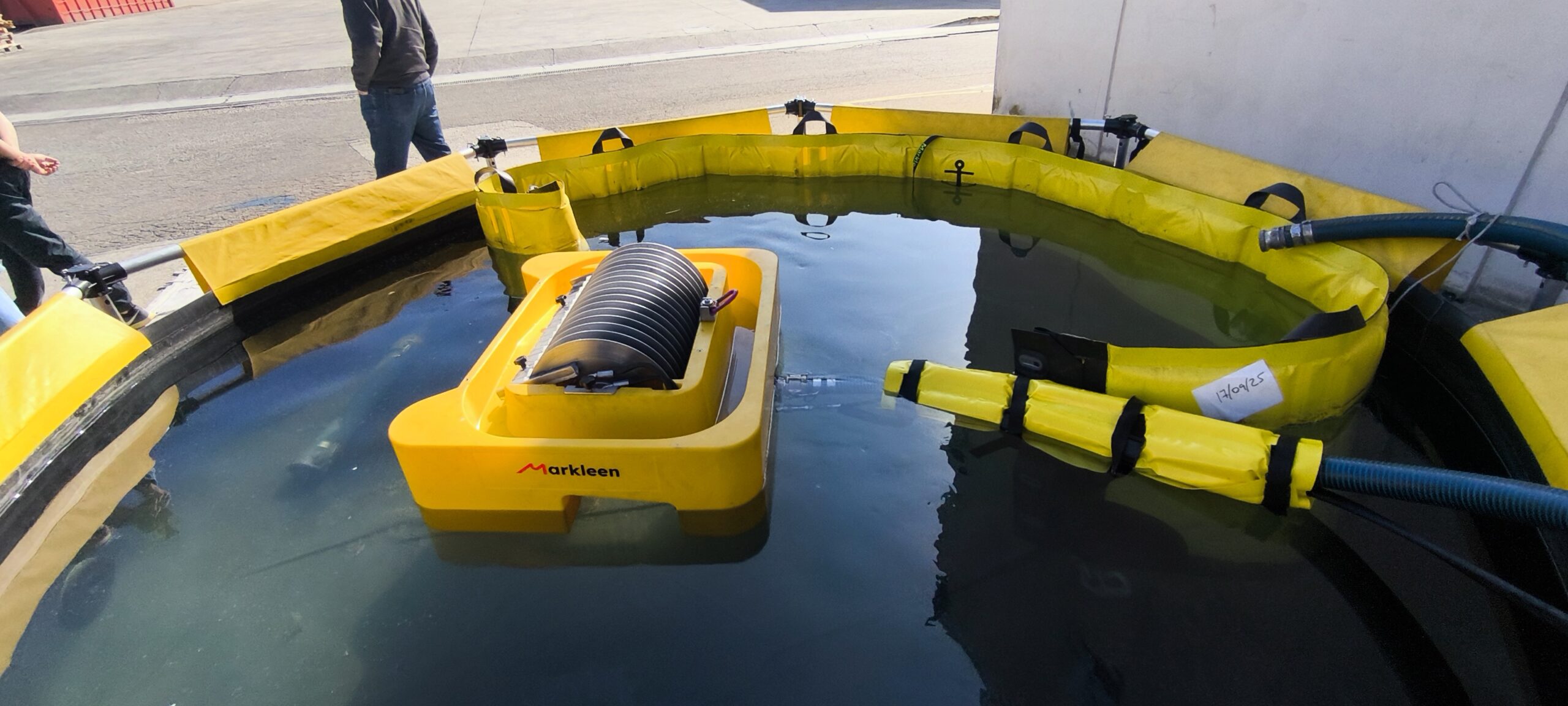 ecoskim 20260226 112625 scaled | Ecoskim Markleen | Soluciones a derrames en el medio marino, industria y otros sectores