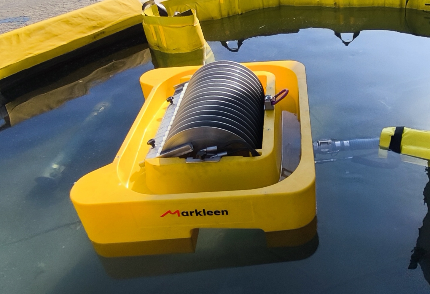 ecoskim 20260303 220734 | Ecoskim Markleen | Soluciones a derrames en el medio marino, industria y otros sectores